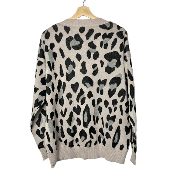 Boutique Beige Leopard Print V-Neck Sweater L - Picture 4 of 5